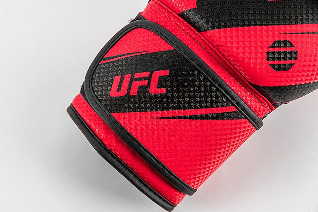 Боксерские перчатки UFC PRO Performance Rush Red,12oz 1050_700