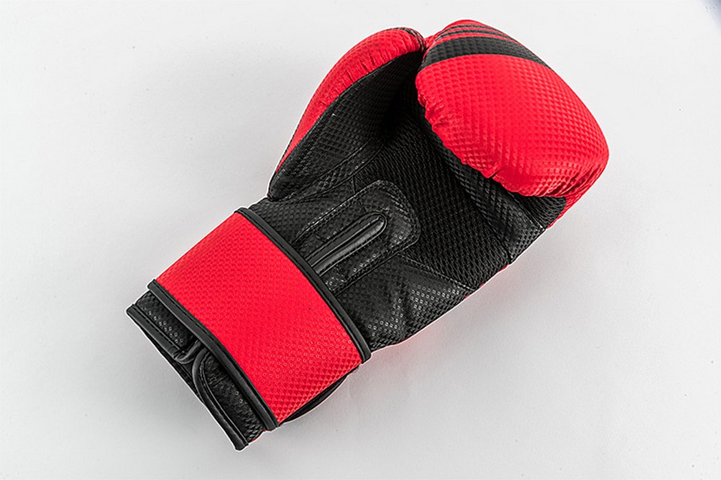 Боксерские перчатки UFC PRO Performance Rush Red,16oz 1050_700